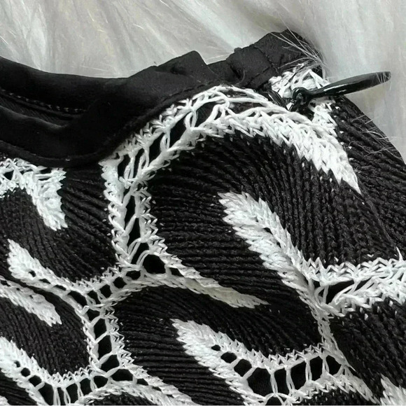 Banana Republic Knit Crochet Sleeveless Black & White Dress - Picture 3 of 9